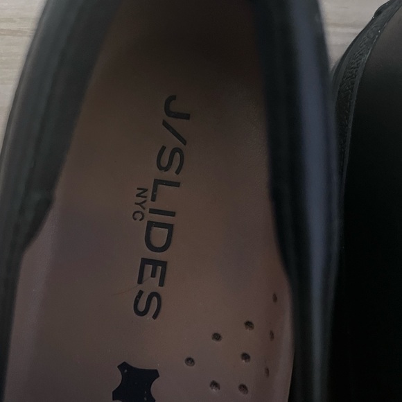 Classic Black Leather Slip-On Loafers - Picture 5 of 9